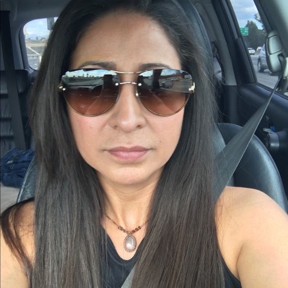 Meet your Posher, Mirian - Picture 1 of 1